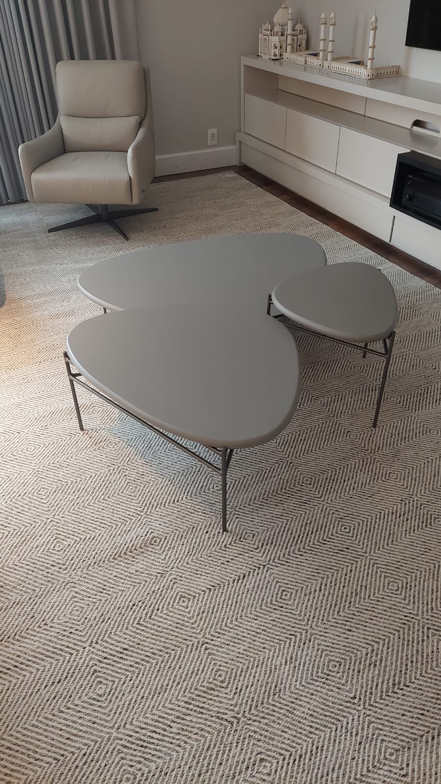 Mesa Centro Conjunto 3 Folhas Cinza e Pé Metálico