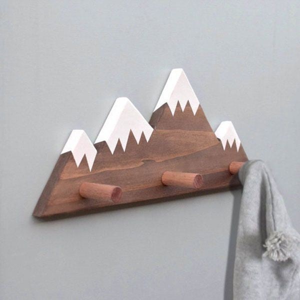 Cabide Decorativo Montanha Em Cor Madeira e Branco Neve Com 3 Pinos